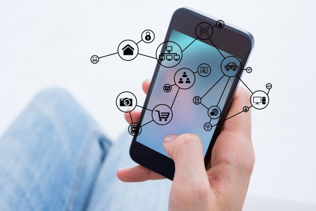 スマホ上にシステム関連のアイコンが表示されているイメージ