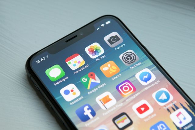複数のアプリが表示されたスマホの画面