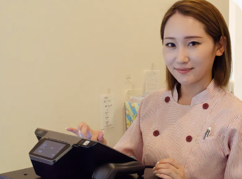 美容系店舗の女性