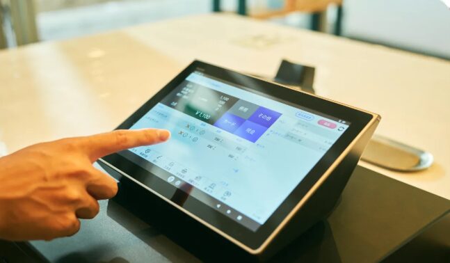 POSを操作する人