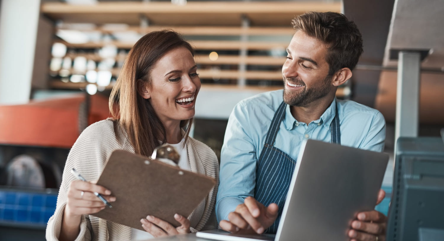 オリジナル動画研修＆マニュアルで<br />人が辞めない組織の仕組みをつくりませんか？” width=”1500″ height=”816″ class=”alignnone size-full wp-image-11771″ /></p>
<p style=