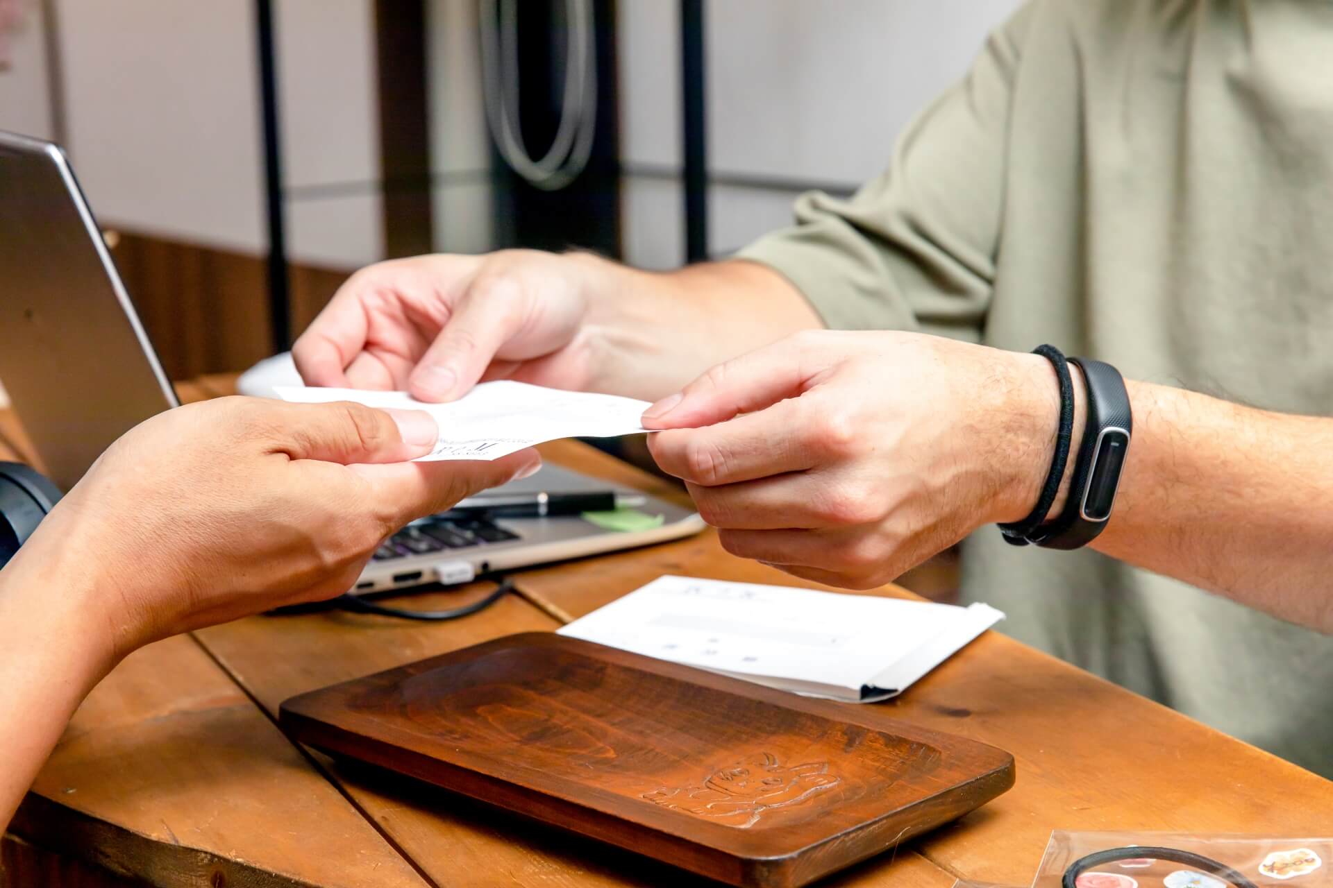 DGFTの請求書カード払いと他社サービスとの比較