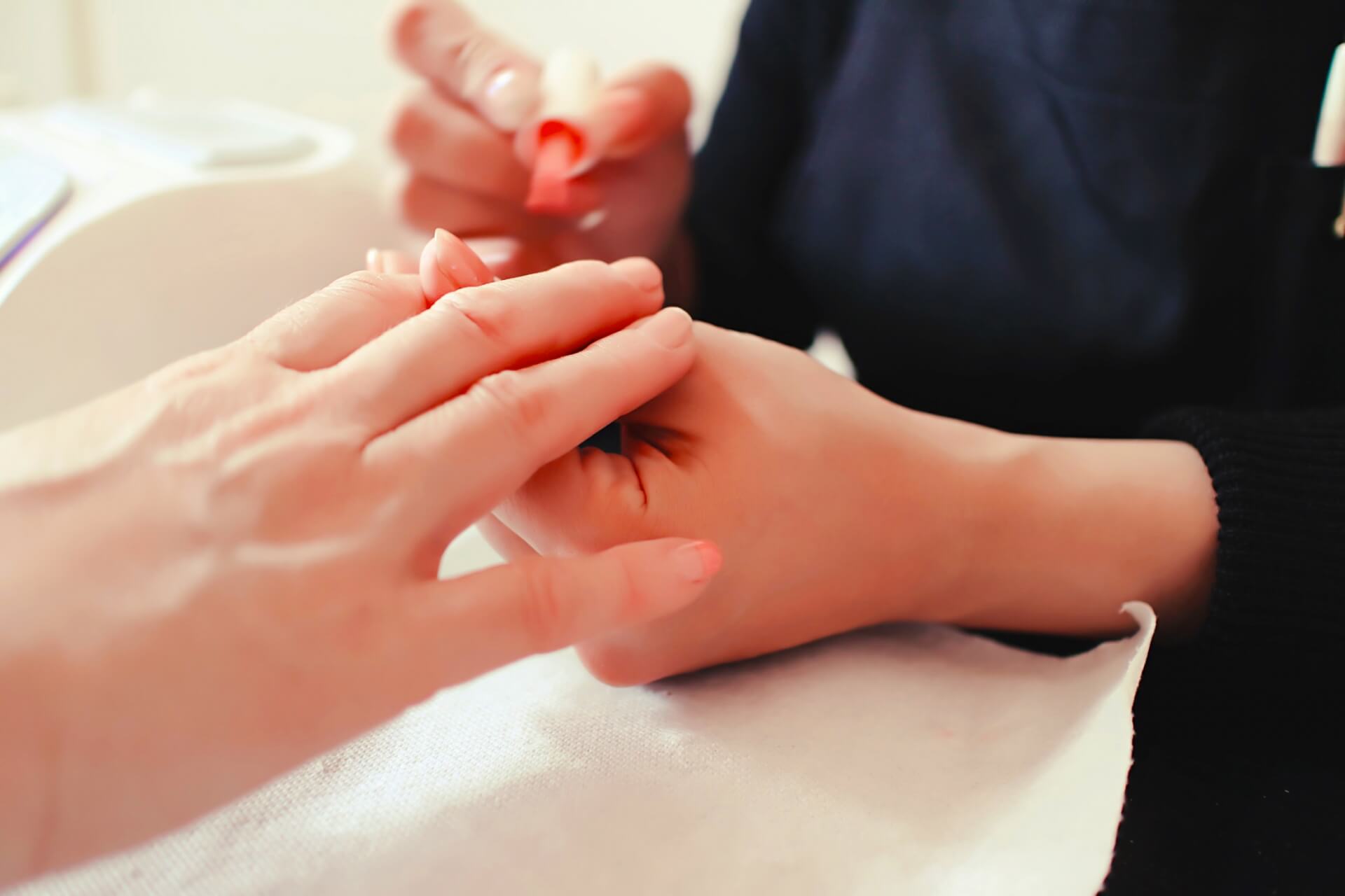 ネイルサロンの予約管理システムで解決できる課題