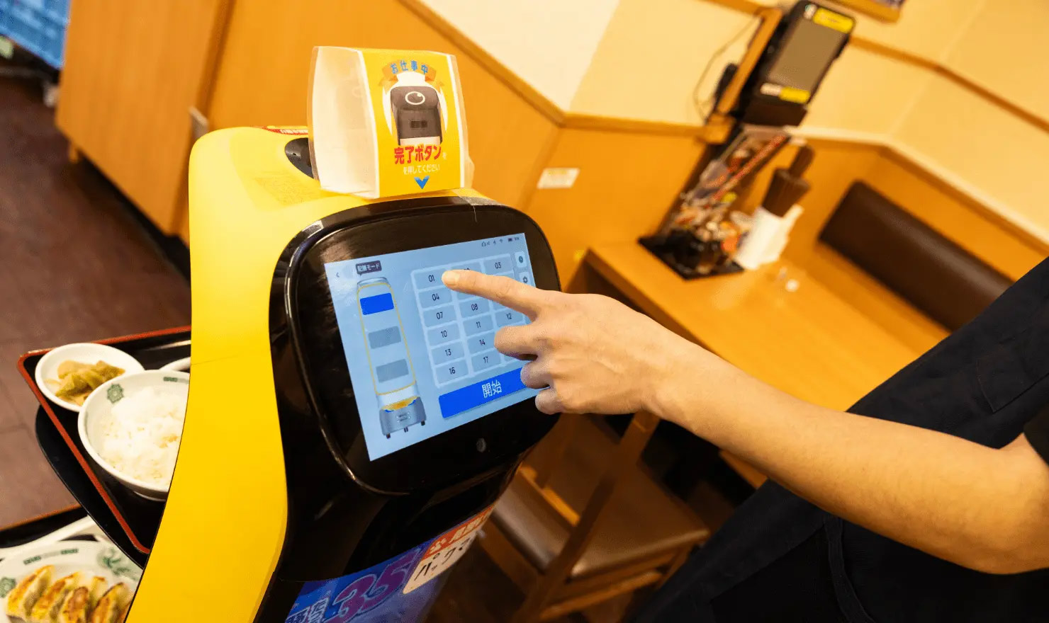 日高屋 目黒東口店 様配膳ロボット事例