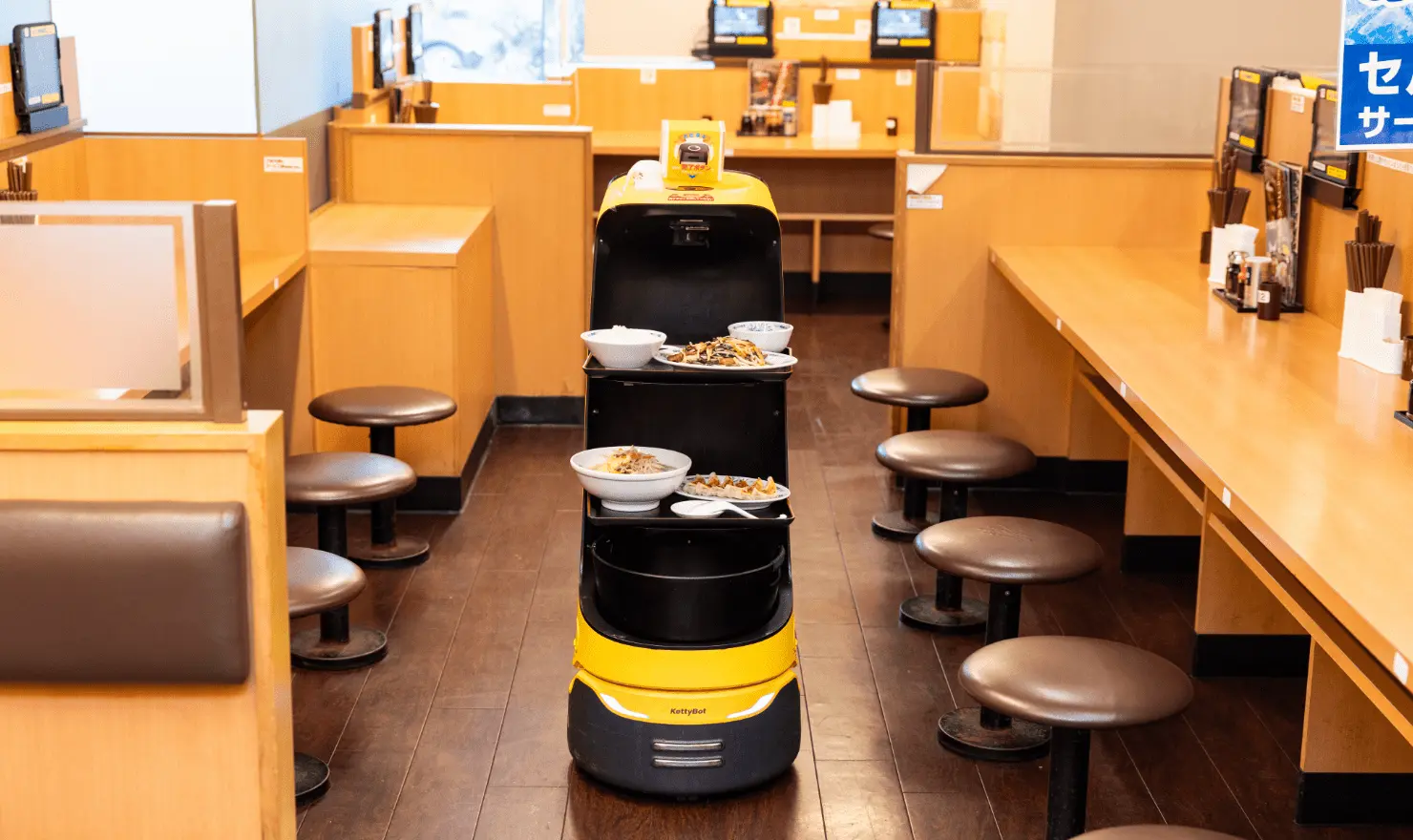 日高屋 目黒東口店 様配膳ロボット事例
