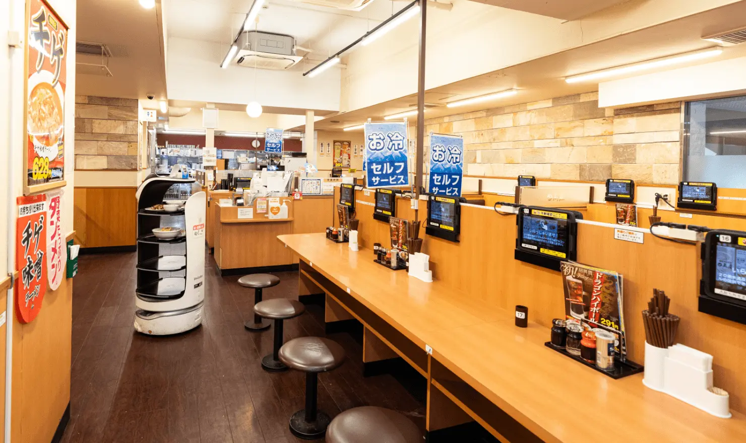 日高屋 目黒東口店 様配膳ロボット事例