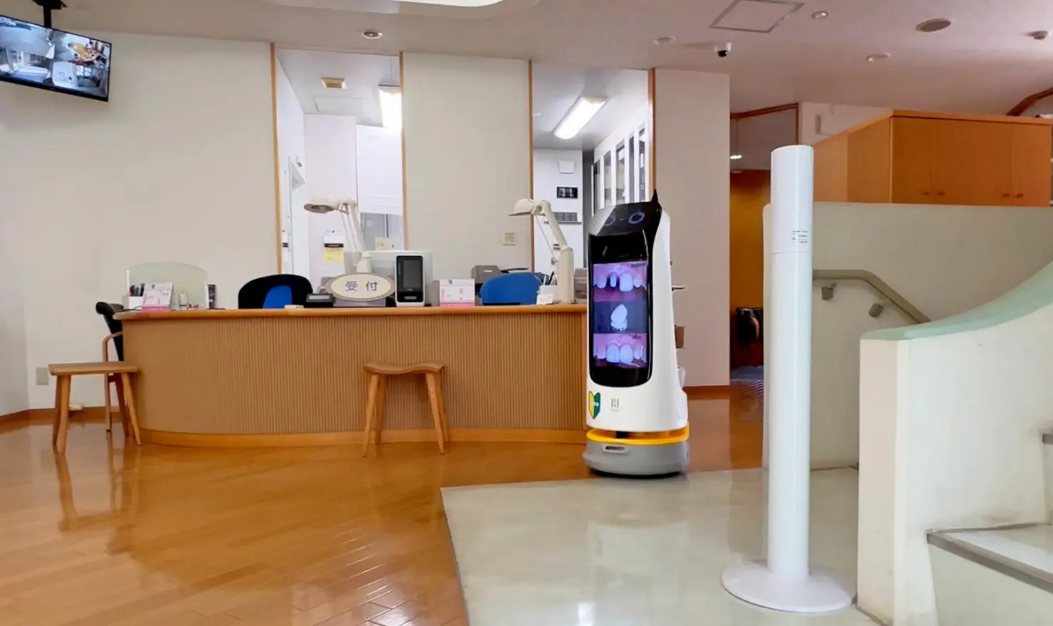 ささはら歯科医院様の配膳ロボット導入事例