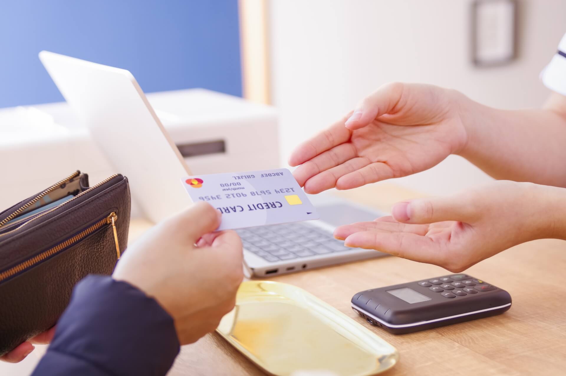 ネイルサロンで決済端末が必要とされる理由