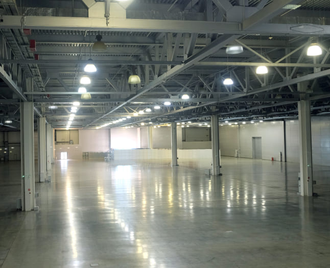 大規模倉庫｜高天井LED照明の導入