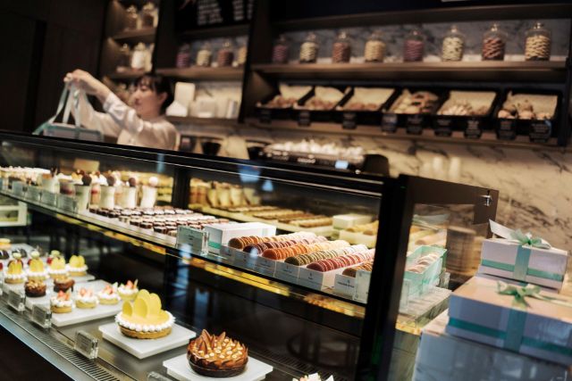 ケーキ屋の店内
