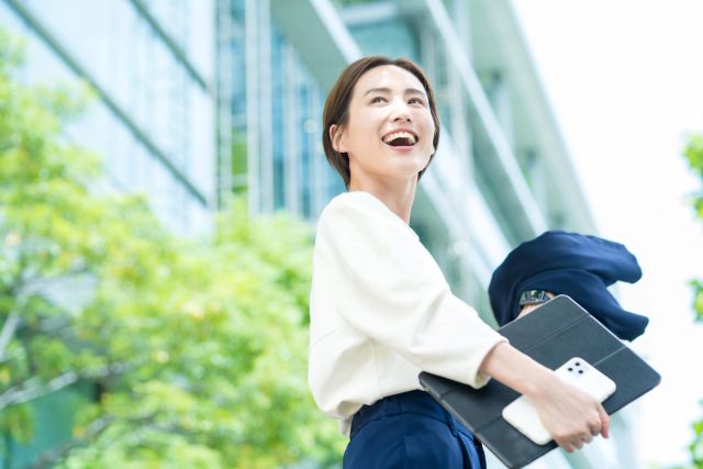 笑顔の女性
